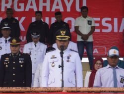 Camat Lhoknga Zayadinur Pimpin Detik-Detik Proklamasi, Paskibraka SMAN 1 Sukses Kibarkan Merah Putih