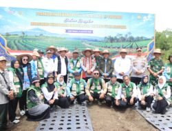 Dukung Swasembada Pangan, Kapolda Tanam Bawang Putih di Aceh Tengah