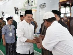 Wagub Aceh Dek Fadh Hadiri Maulid Bersama Ratusan Anak Yatim di Teupin Raya