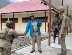 Dari Sekolah hingga Permukiman Warga, Satgas Kepolisian Ops Damai Cartenz Hadir Jaga Keamanan di Muara