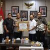 Kapolda Aceh Terima Penghargaan dari AMSI sebagai Tokoh Humanis Pemelihara Kamtibmas
