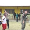 Bermain dan Belajar Bersama Anak, Satgas Kepolisian Operasi Damai Cartenz Berikan Dukungan Psikologis di SD Inpres Kago