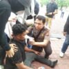 Polisi Sigap Bantu Masyarakat yang Sampaikan Aspirasi di Kantor Gubernur Aceh, Berikan Oxycan untuk Pertolongan Pernapasan