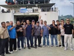 Di Pelabuhan Sinabang, PWI Simeulue Lepas Nasir Nurdin dengan Teriakan ‘Dua Periode’